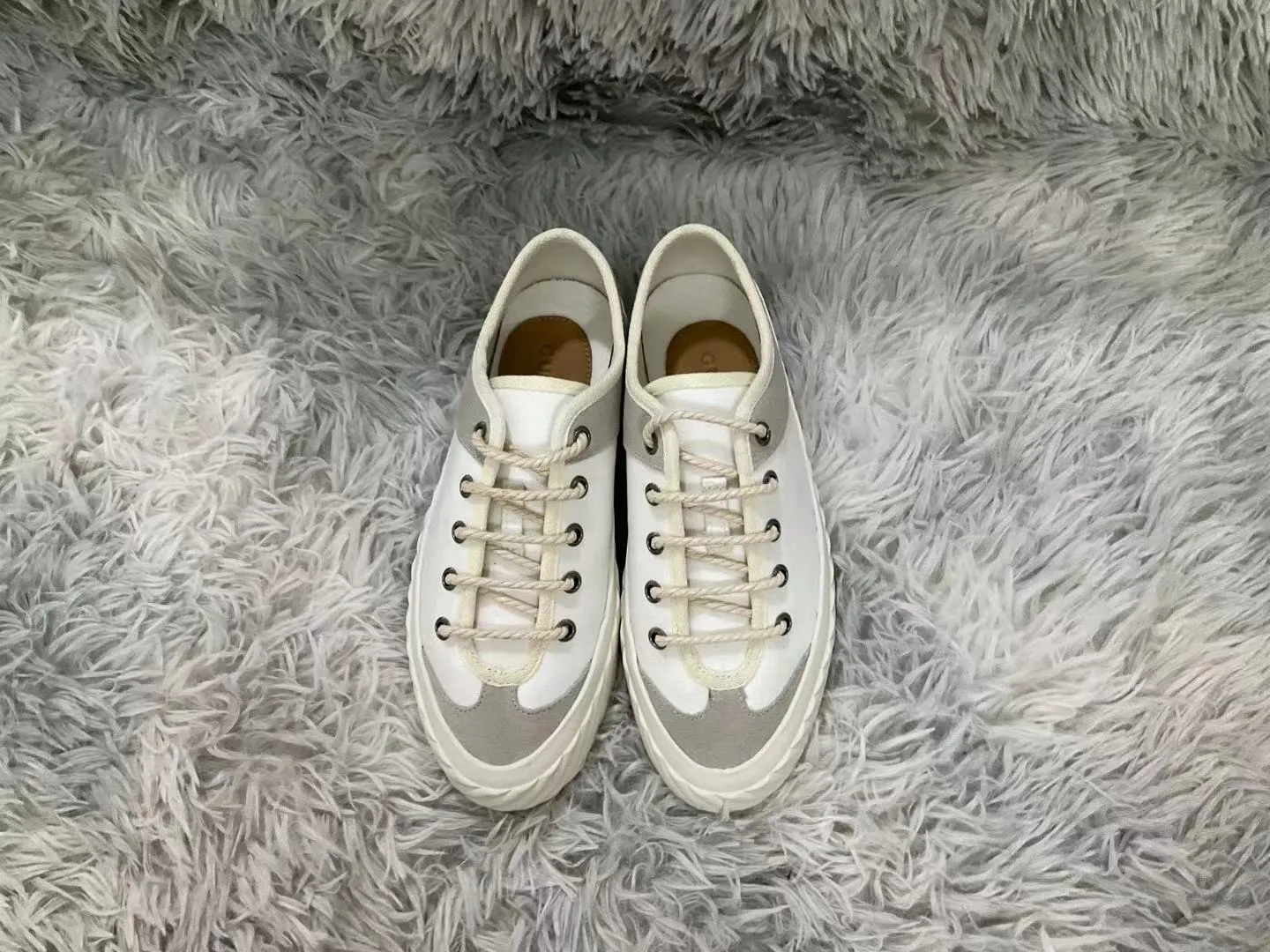 👟👟Ex-factory price 440👟👟 2023 Gucci casual sneakers, top version! 🌸1:1 reproduction. New model for early spring, creating a perfect style💣💣💣street style🔥🔥🔥cool and trendy C-level fashionable outfit with retro and futuristic feel🌹🌹🌹classic shoe shape + British color matching design, super attractive. All kinds of leather splicing, original reverse mold last, imported high-end knitting needle jacquard fabric showing exquisite texture! Open mold to customize high-density outsole. Comes fully packaged. Size: Female 35-41 Male 39-46